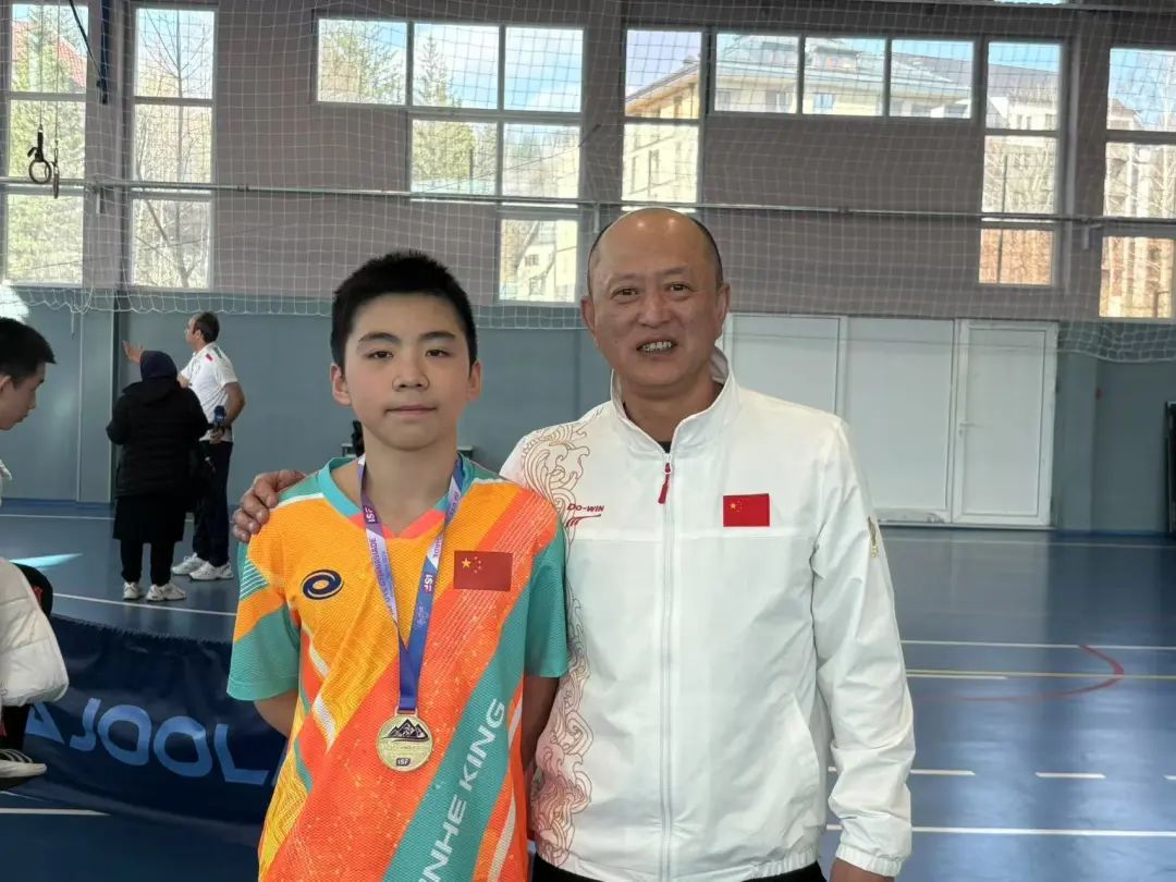 哈三中教师指导中国女子乒乓球队夺得U15世界中泛亚电竞app学生夏季运动会团体冠军(图2)